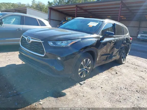 5TDGZRAH6LS029761 2020 TOYOTA HIGHLANDER - Image 2