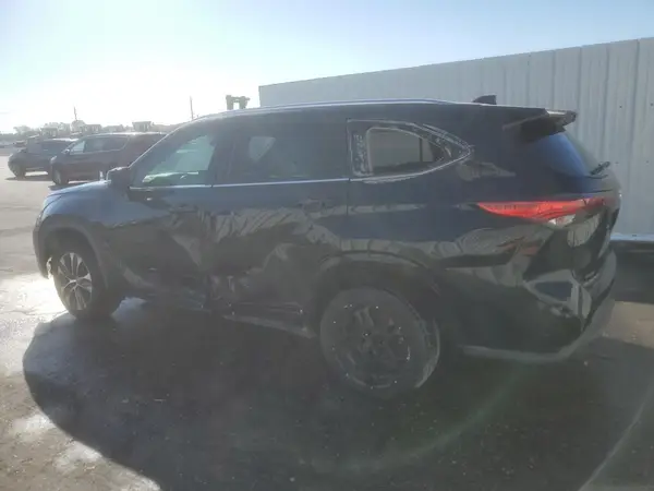 5TDGZRAH6LS505362 2020 TOYOTA HIGHLANDER - Image 2