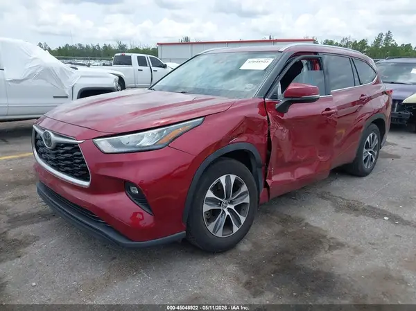 5TDGZRAH6LS513137 2020 TOYOTA HIGHLANDER - Image 2