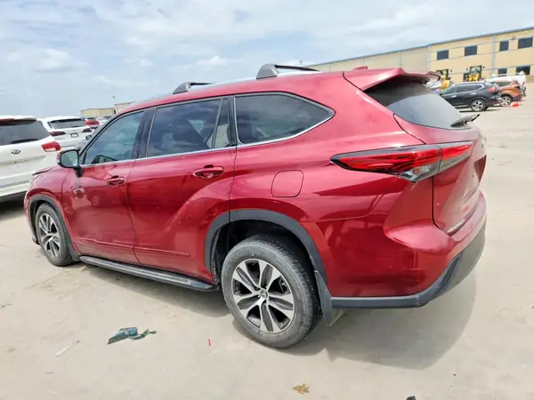 5TDGZRAH6MS035223 2021 TOYOTA HIGHLANDER - Image 2