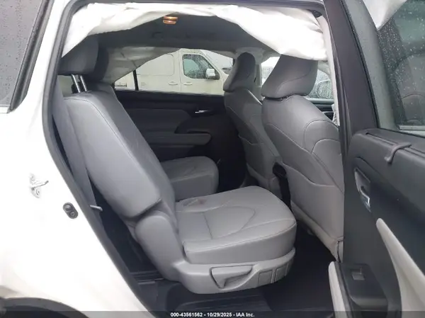 5TDGZRAH6MS036064 2021 TOYOTA HIGHLANDER - Image 8