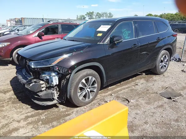5TDGZRAH6MS037604 2021 TOYOTA HIGHLANDER - Image 2