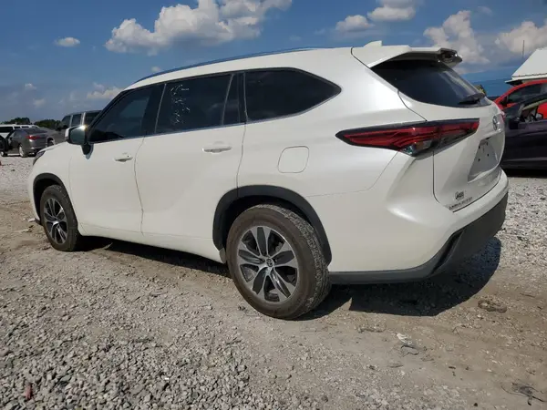 5TDGZRAH6MS043712 2021 TOYOTA HIGHLANDER - Image 2