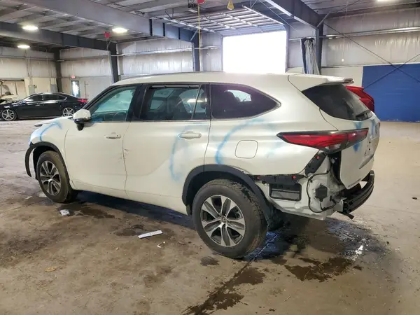 5TDGZRAH6MS045153 2021 TOYOTA HIGHLANDER - Image 2