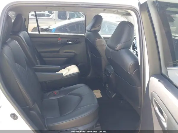 5TDGZRAH6MS048053 2021 TOYOTA HIGHLANDER - Image 8