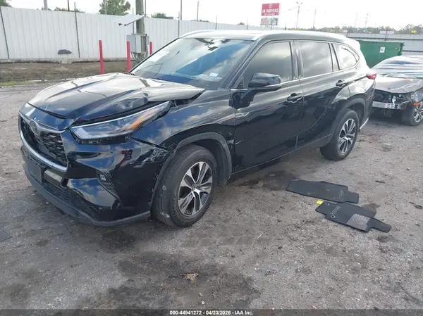 5TDGZRAH6MS051809 2021 TOYOTA HIGHLANDER - Image 2