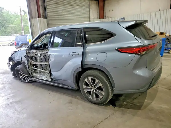 5TDGZRAH6MS058520 2021 TOYOTA HIGHLANDER - Image 2