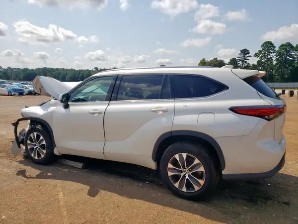 5TDGZRAH6MS061451 2021 TOYOTA HIGHLANDER - Image 2