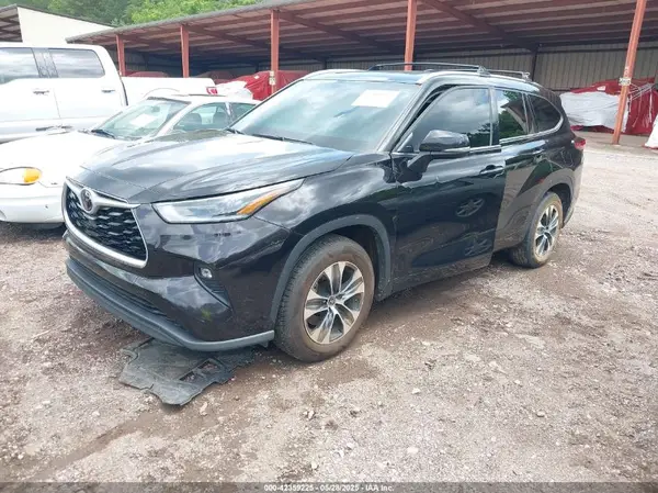 5TDGZRAH6MS063393 2021 TOYOTA HIGHLANDER - Image 2