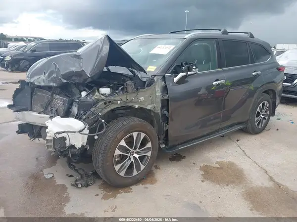5TDGZRAH6MS067122 2021 TOYOTA HIGHLANDER - Image 2