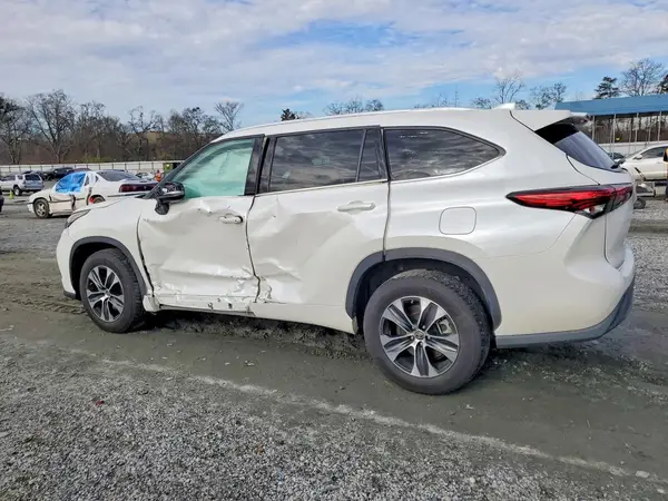 5TDGZRAH6MS078489 2021 TOYOTA HIGHLANDER - Image 2