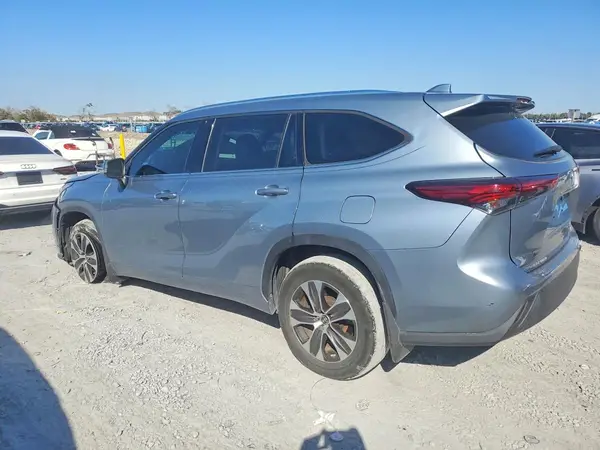 5TDGZRAH6MS080842 2021 TOYOTA HIGHLANDER - Image 2