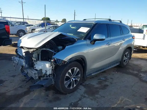 5TDGZRAH6MS082333 2021 TOYOTA HIGHLANDER - Image 2