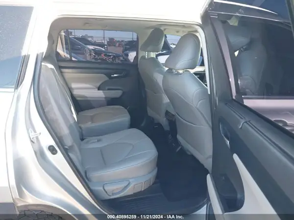 5TDGZRAH6MS082333 2021 TOYOTA HIGHLANDER - Image 8