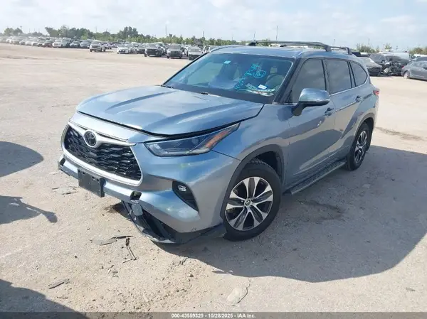 5TDGZRAH6MS084146 2021 TOYOTA HIGHLANDER - Image 2