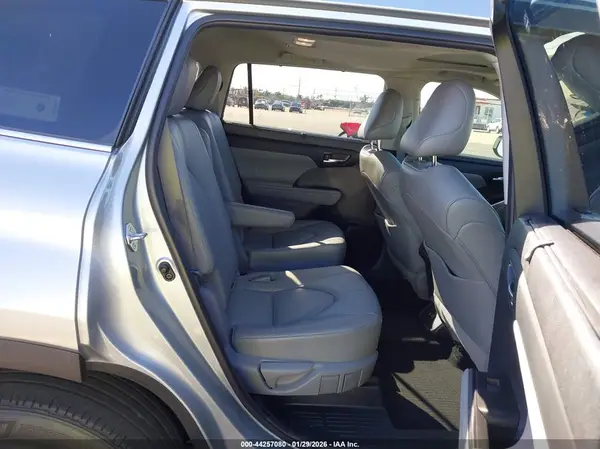 5TDGZRAH6MS086981 2021 TOYOTA HIGHLANDER - Image 8