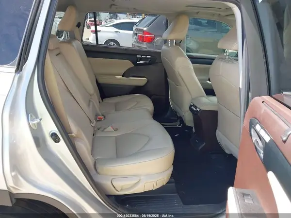 5TDGZRAH6MS088715 2021 TOYOTA HIGHLANDER - Image 8