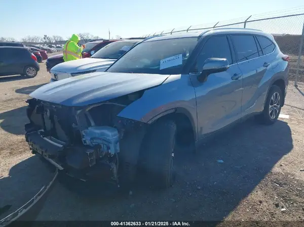 5TDGZRAH6MS089301 2021 TOYOTA HIGHLANDER - Image 2