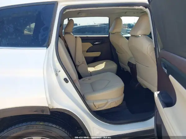 5TDGZRAH6MS515004 2021 TOYOTA HIGHLANDER - Image 8