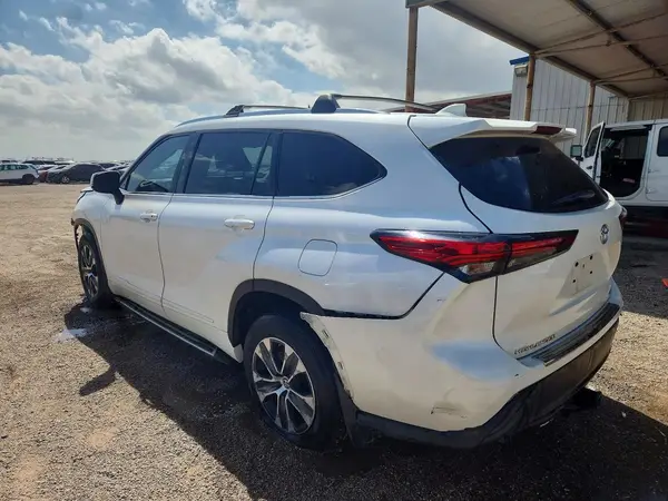 5TDGZRAH6MS523314 2021 TOYOTA HIGHLANDER - Image 2