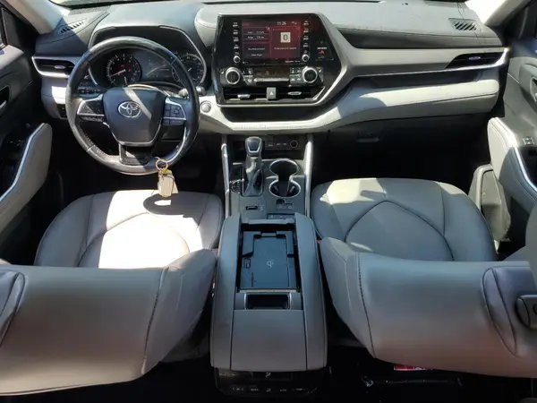 5TDGZRAH6MS525371 2021 TOYOTA HIGHLANDER - Image 8