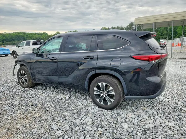 5TDGZRAH6MS529372 2021 TOYOTA HIGHLANDER - Image 2