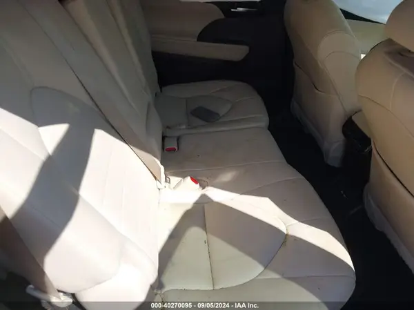 5TDGZRAH6MS530747 2021 TOYOTA HIGHLANDER - Image 8
