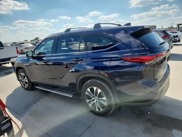5TDGZRAH6MS535298 2021 TOYOTA HIGHLANDER - Image 2