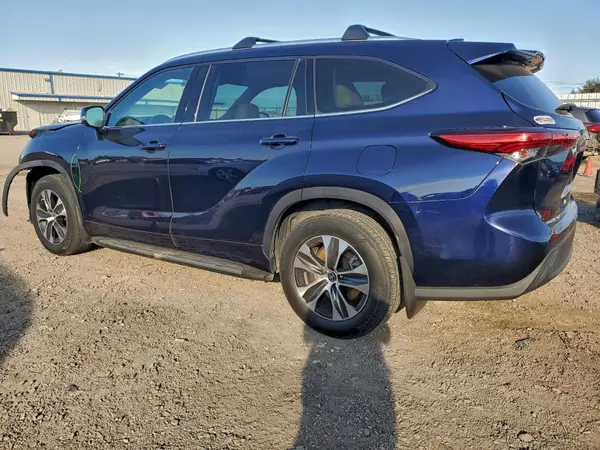 5TDGZRAH6MS537164 2021 TOYOTA HIGHLANDER - Image 2