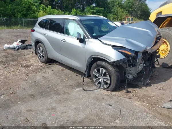 5TDGZRAH6NS092054 2022 TOYOTA HIGHLANDER - Image 1