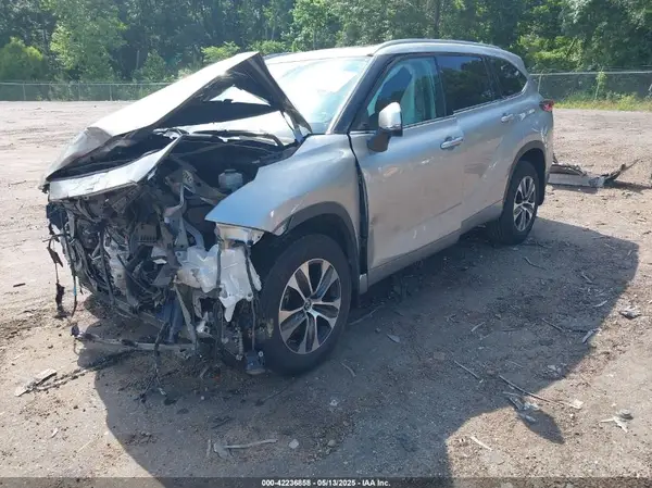 5TDGZRAH6NS092054 2022 TOYOTA HIGHLANDER - Image 2