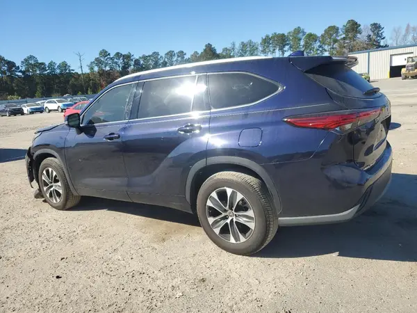 5TDGZRAH6NS096928 2022 TOYOTA HIGHLANDER - Image 2