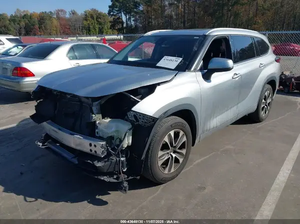 5TDGZRAH6NS106731 2022 TOYOTA HIGHLANDER - Image 2