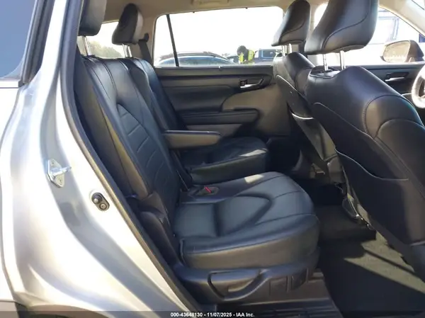 5TDGZRAH6NS106731 2022 TOYOTA HIGHLANDER - Image 8