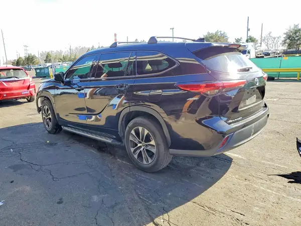 5TDGZRAH6NS109628 2022 TOYOTA HIGHLANDER - Image 2