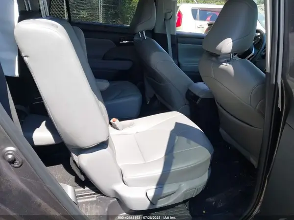 5TDGZRAH6NS109872 2022 TOYOTA HIGHLANDER - Image 8