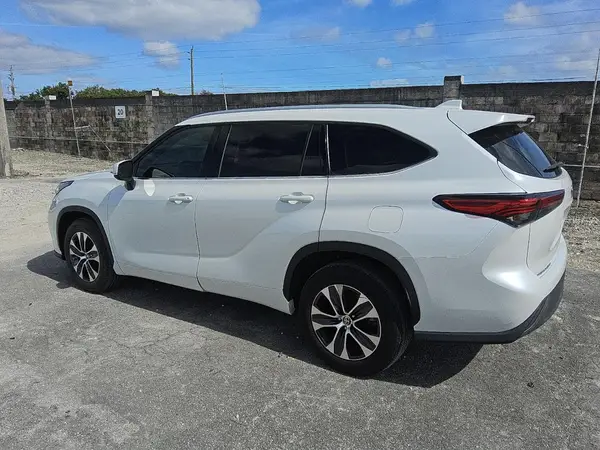 5TDGZRAH6NS121309 2022 TOYOTA HIGHLANDER - Image 2