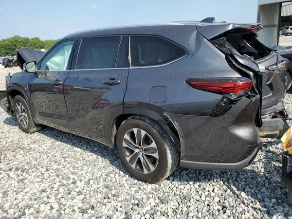 5TDGZRAH6NS127675 2022 TOYOTA HIGHLANDER - Image 2