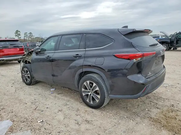 5TDGZRAH6NS127837 2022 TOYOTA HIGHLANDER - Image 2