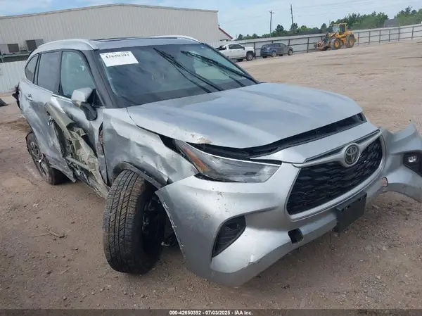5TDGZRAH6NS129393 2022 TOYOTA HIGHLANDER - Image 1