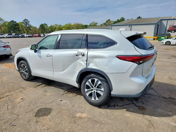 5TDGZRAH6NS538557 2022 TOYOTA HIGHLANDER - Image 2