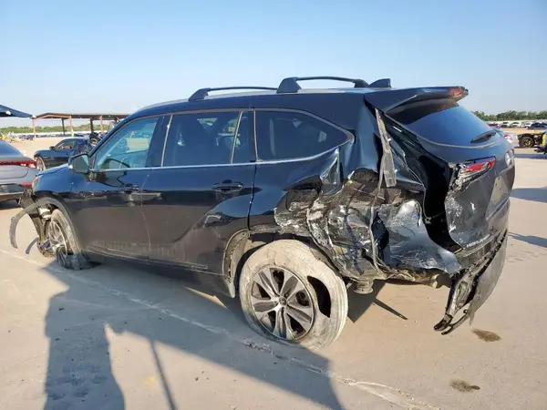 5TDGZRAH6NS539434 2022 TOYOTA HIGHLANDER - Image 2
