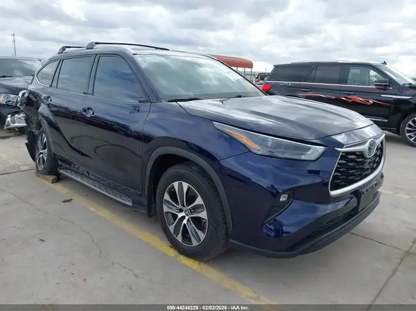 5TDGZRAH6NS546125 2022 TOYOTA HIGHLANDER - Image 1
