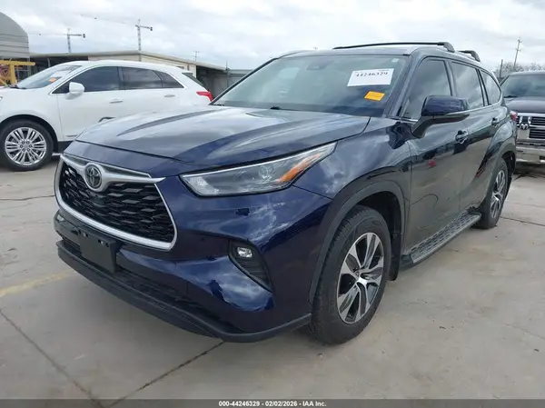 5TDGZRAH6NS546125 2022 TOYOTA HIGHLANDER - Image 2