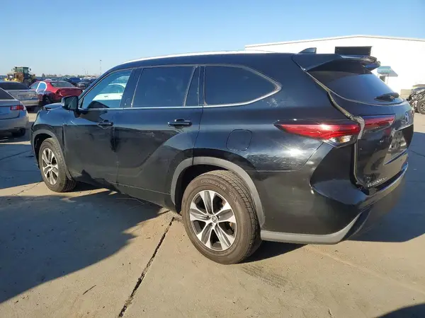 5TDGZRAH6NS546870 2022 TOYOTA HIGHLANDER - Image 2