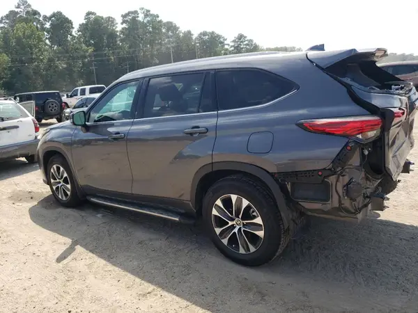 5TDGZRAH6NS548912 2022 TOYOTA HIGHLANDER - Image 2