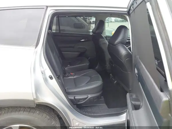5TDGZRAH6NS549624 2022 TOYOTA HIGHLANDER - Image 8