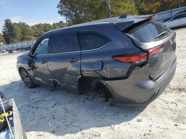 5TDGZRAH6NS554399 2022 TOYOTA HIGHLANDER - Image 2