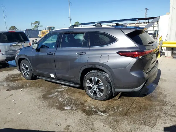 5TDGZRAH6NS556931 2022 TOYOTA HIGHLANDER - Image 2