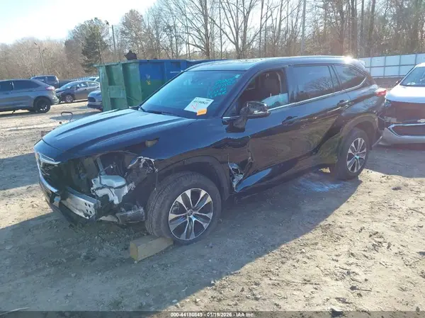 5TDGZRAH6NS560624 2022 TOYOTA HIGHLANDER - Image 2